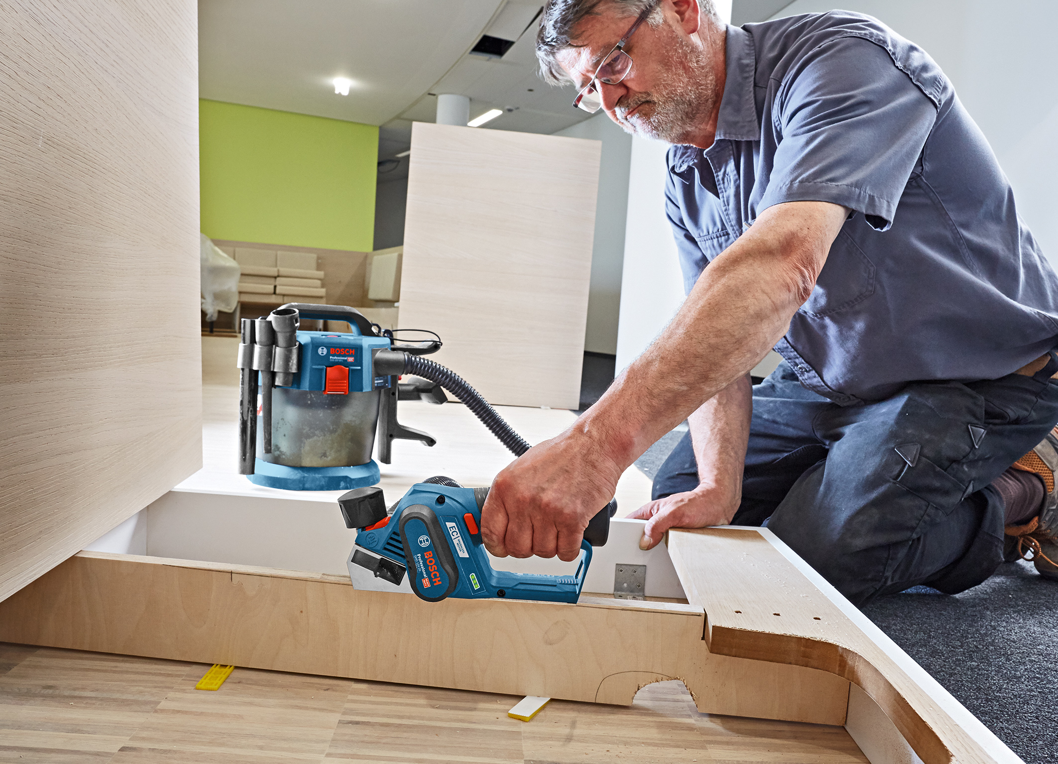 Convenient and powerful cordless planer: the GHO 12V-20 Professional from Bosch 