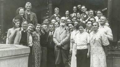 Robert Bosch with staff in Stuttgart-Feuerbach, 1935