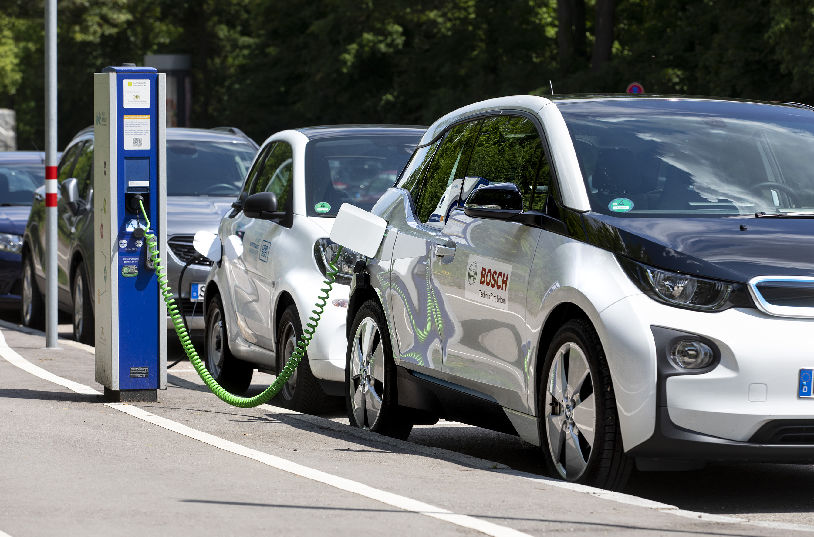 Nieuwe clouddiensten van Bosch herkennen de stressfactoren van de batterij en optimaliseren het oplaadproces.