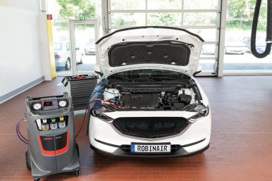 Nová zařízení pro servis klimatizací ACS 563 a ACS 553 od společnosti Bosch