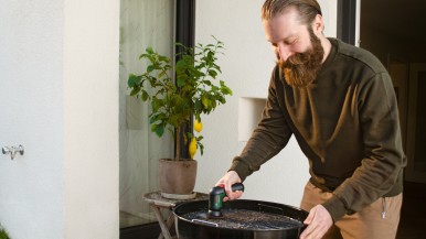 Účinná proti odolným nečistotám: Akumulátorová čistiaca kefa UniversalBrush od s ...