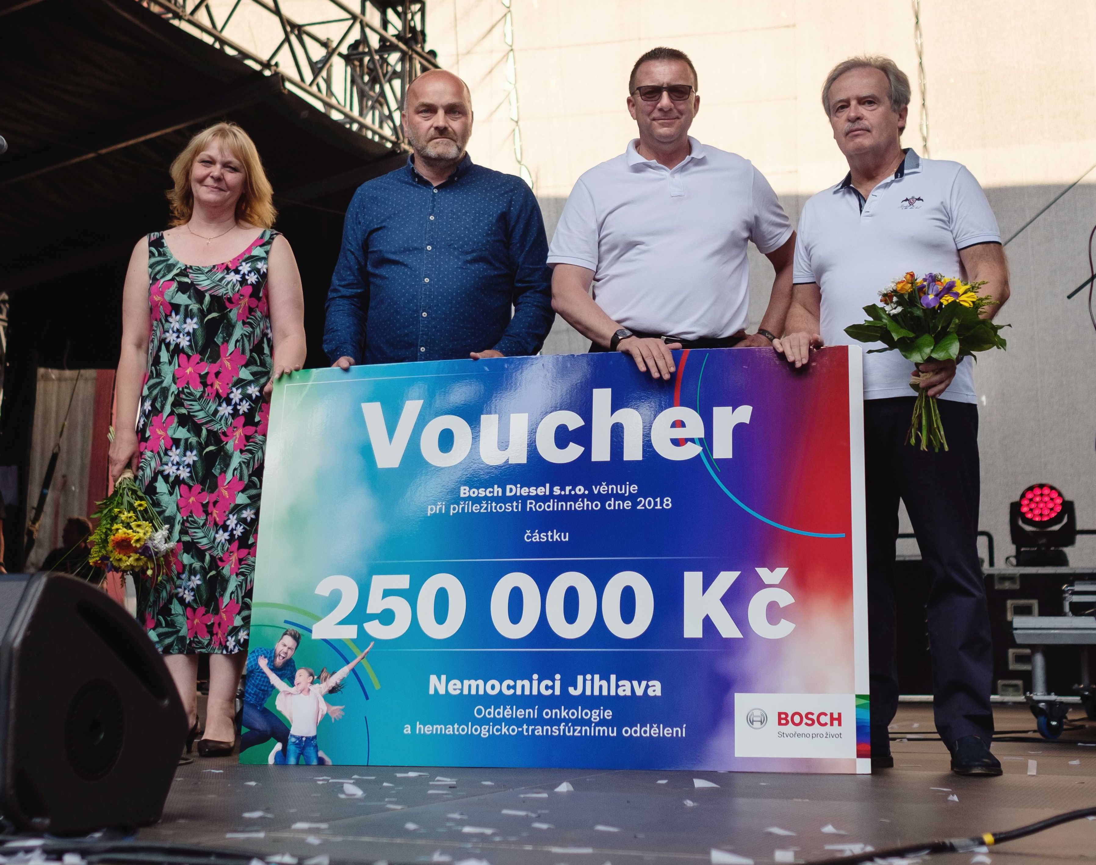 U příležitosti 25. výročí založení Bosch Diesel s.r.o. v Jihlavě byl Nemocnici Jihlava předán symbolický dárcovský šek na částku 250 000 korun