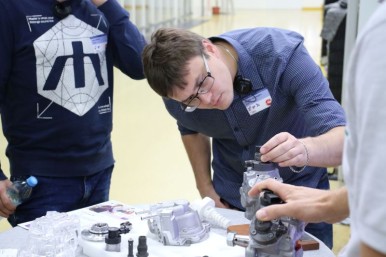 Bosch představil již pojedenácté studentům vysokých škol společnost, výrobu a mo ...