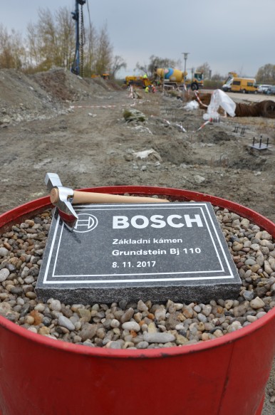 Společnost Robert Bosch, spol. s r.o. zahájila stavbu parkovacího domu