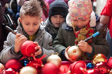 Bosch accende l’albero di Natale per il Piceno