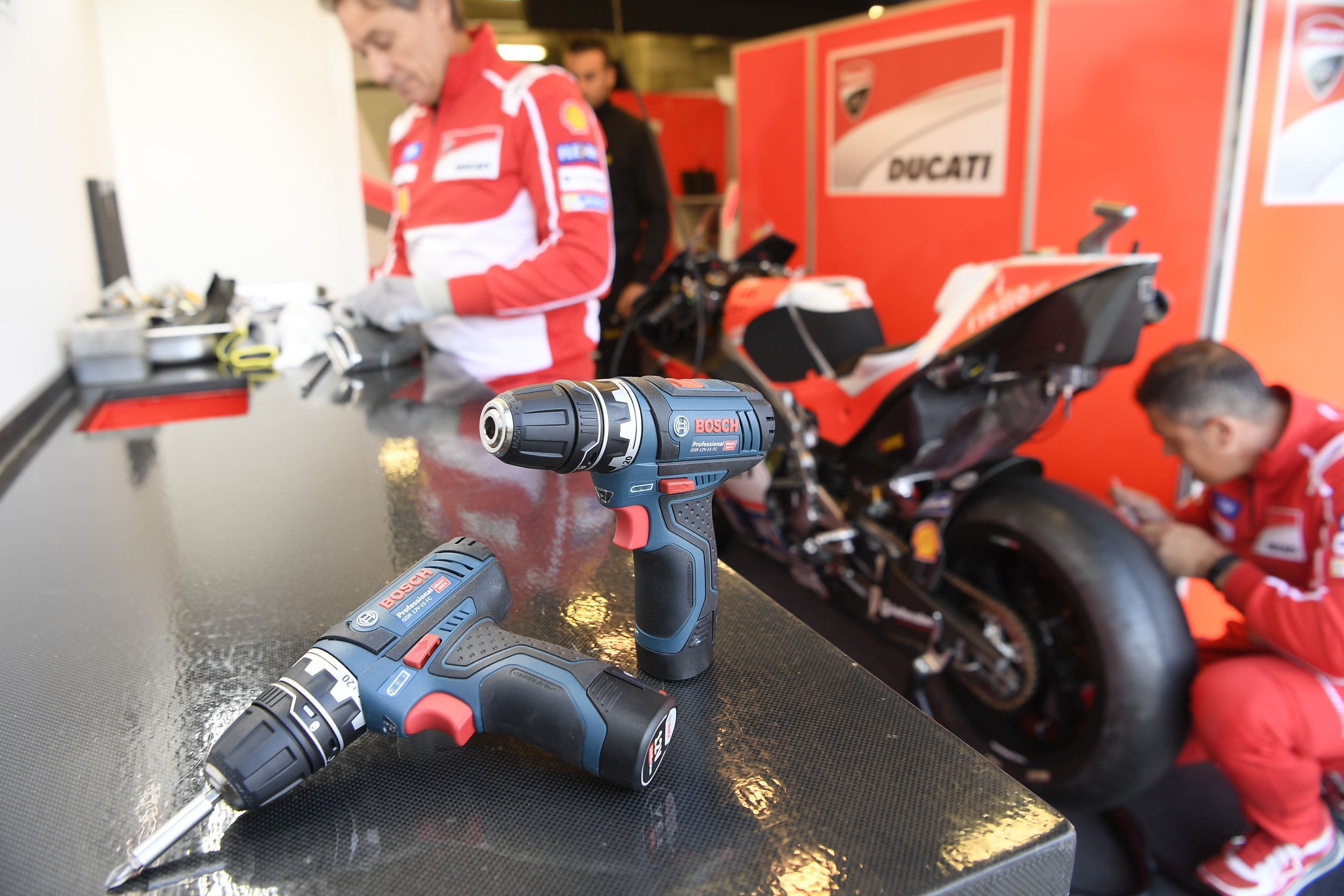 10 anni di partnership: I Team Ducati MotoGP e Aruba.it Racing - Ducati si affidano agli elettroutensili Bosch Professional
