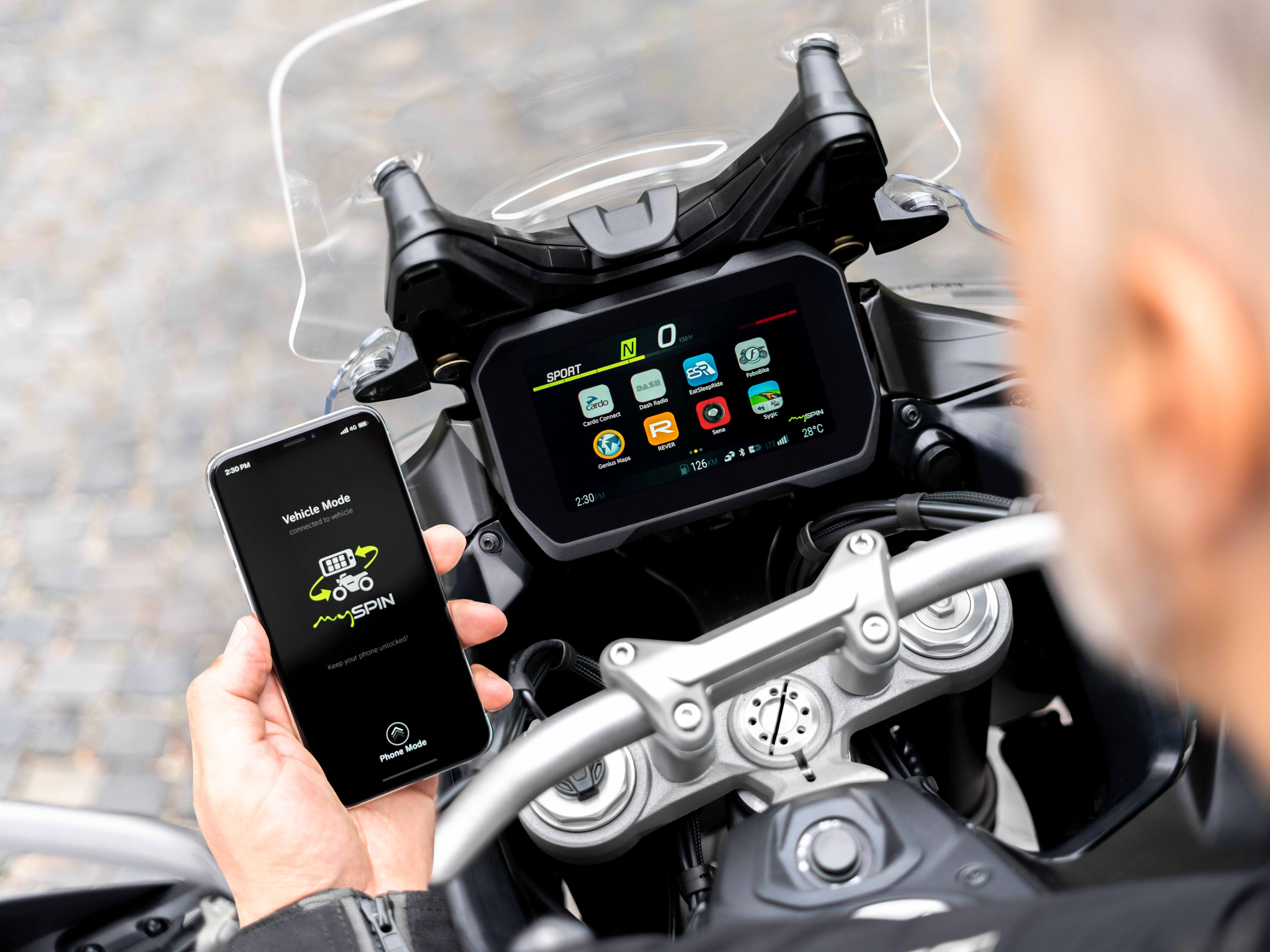 Bosch: il primo split screen totalmente integrato al mondo per moto