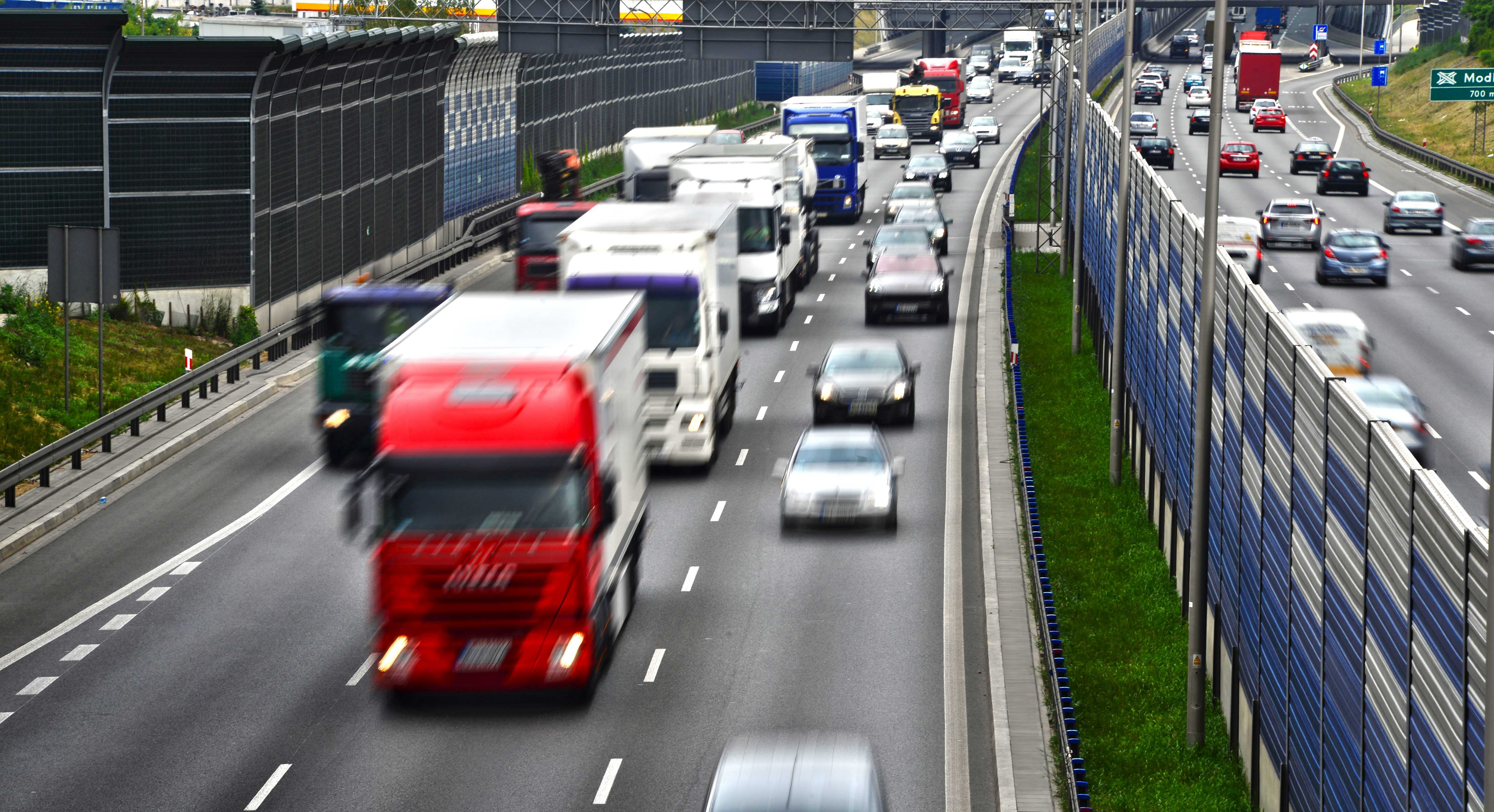 Cresce il numero dei tedeschi che si sentirebbero più sicuri se gli autocarri sulle strade fossero a guida autonoma