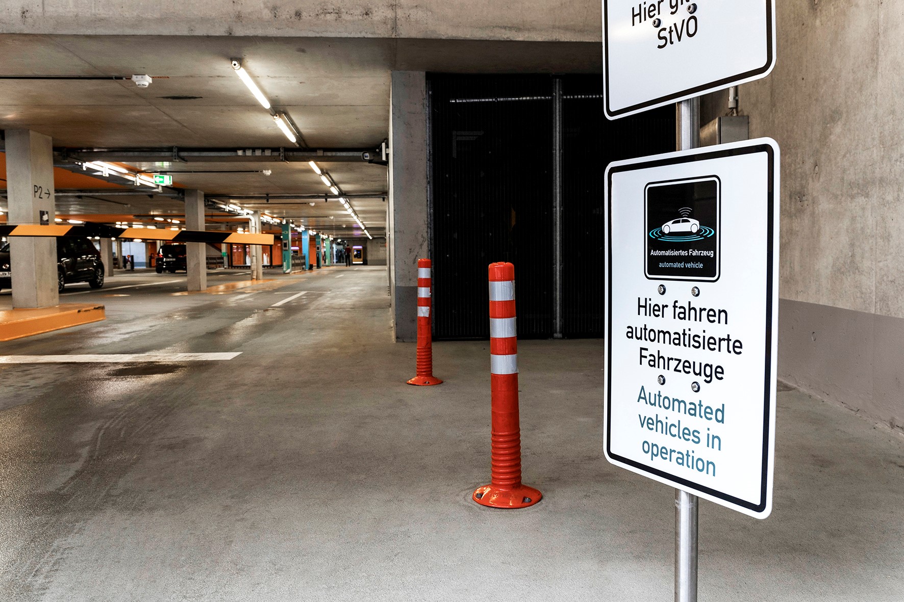 World first: Bosch and Daimler obtain approval for driverless parking without human supervision