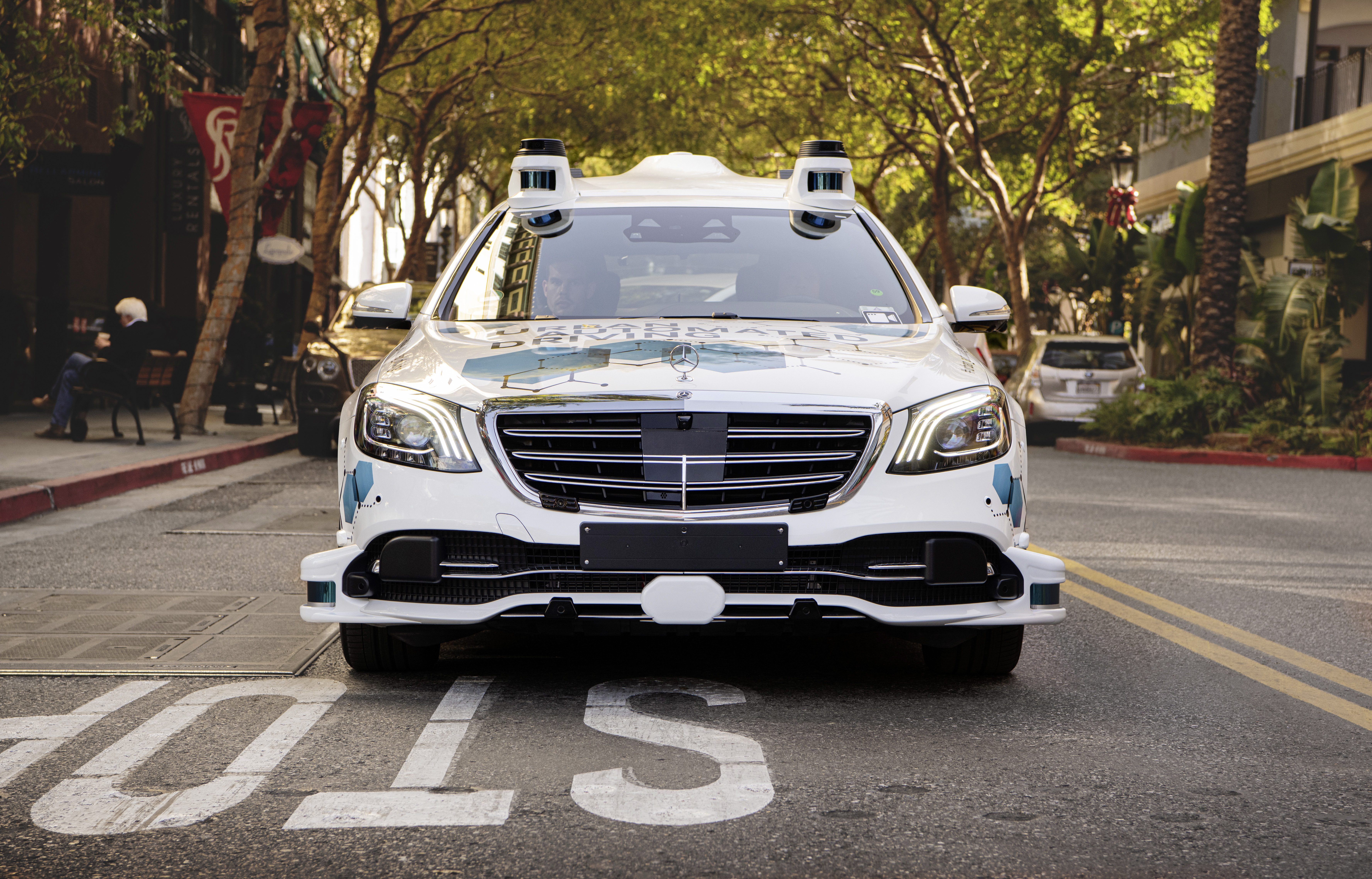 Bosch i Mercedes-Benz rozpoczynają w San José, w Kalifornii, pilotażowy projekt zautomatyzowanej usługi przewozowej