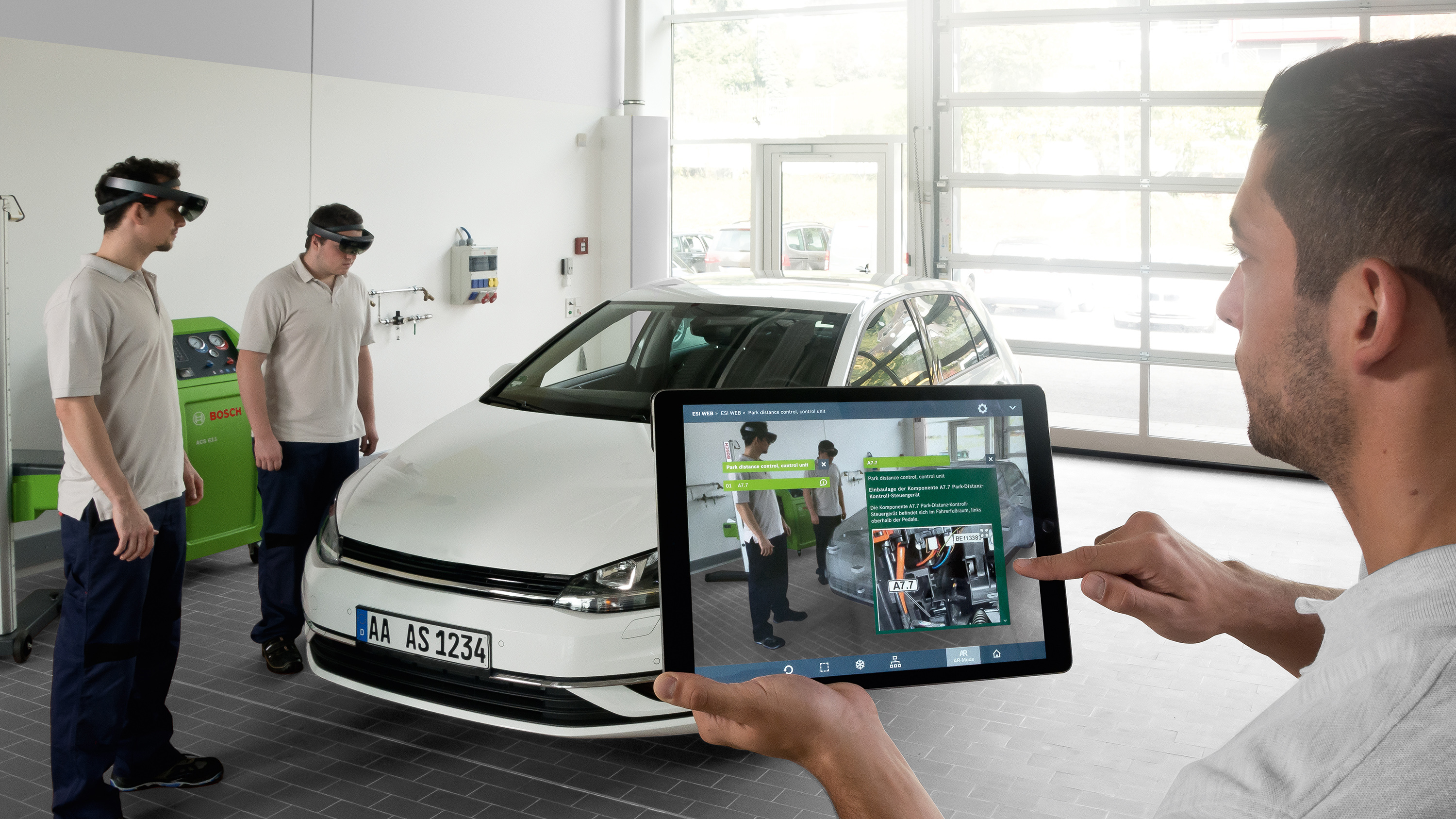 Bosch oferă instruire în mecatronică automotive utilizând tehnologia inovatoare a Realității Augmentate