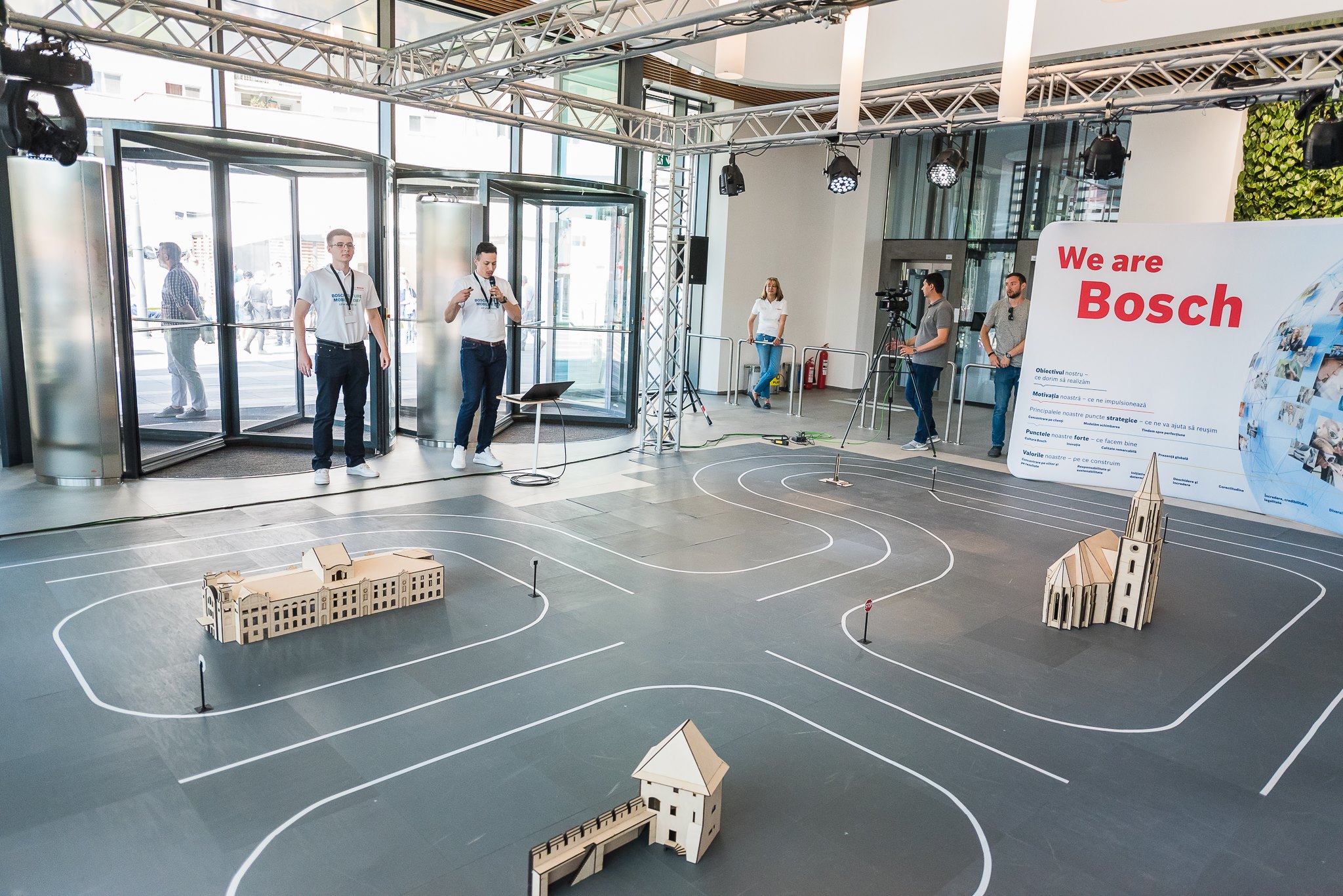 Bosch continuă programele dedicate studenților și invită publicul larg să experimenteze tehnologiile viitorului 