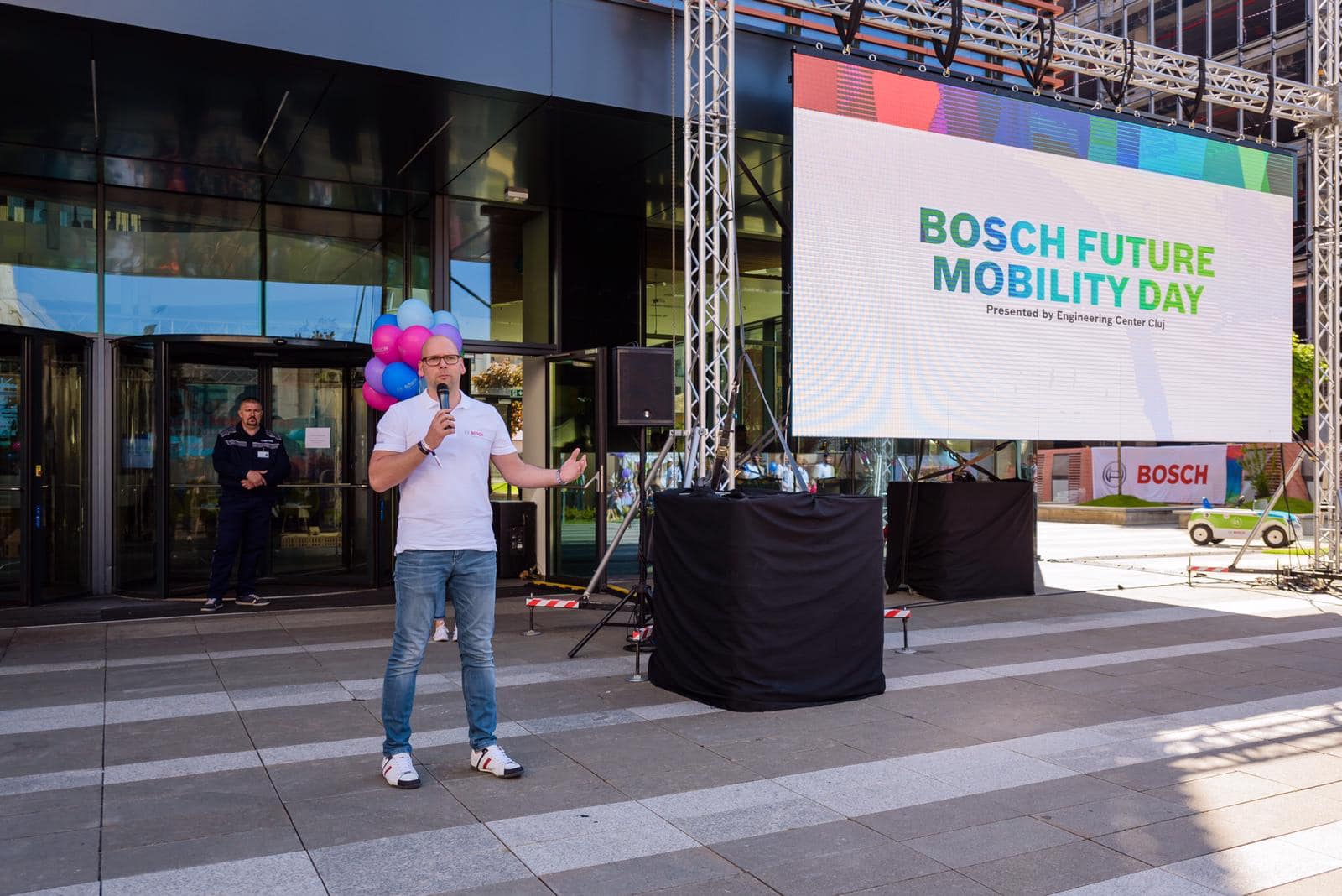 Bosch dezvoltă programe educaționale dedicate studenților și elevilor pasionați de tehnologie 