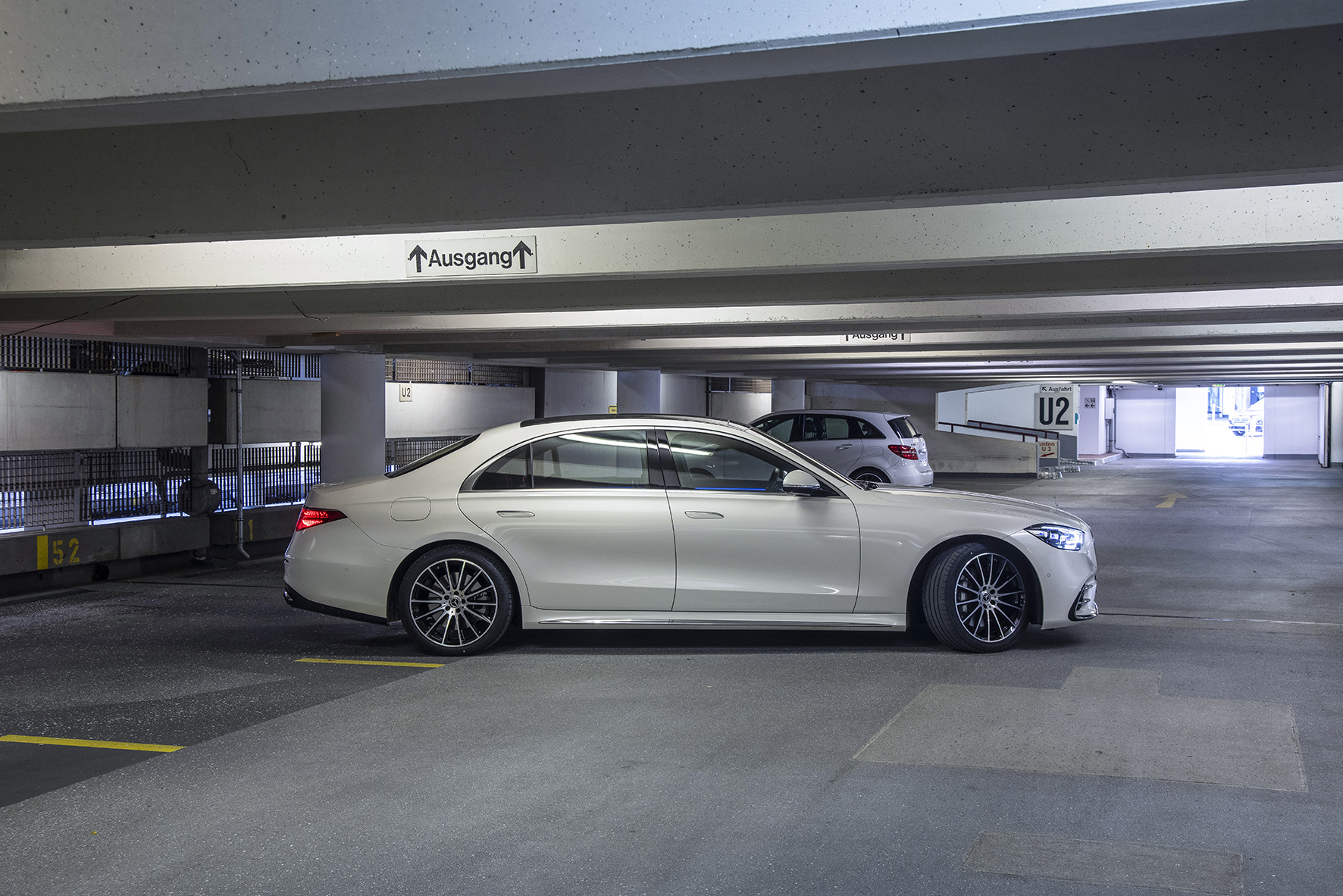 Intelligent parking garage infrastructure 