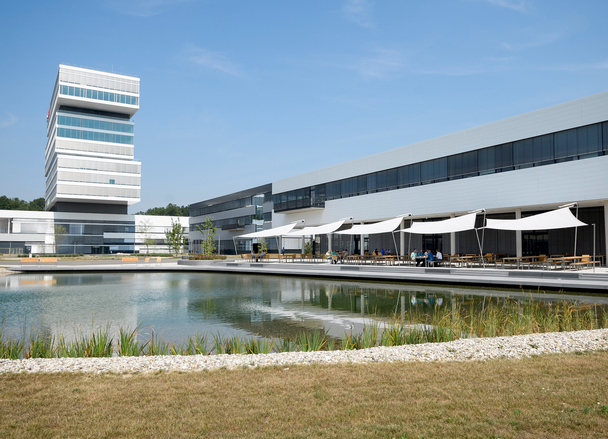 Místo pro technologii a inovaceBosch oficiálně otevírá nové výzkumné centrum v RenningenuKancléřka Merkelová: „Výzkum a inovace jsou zdrojem naší prosperity“