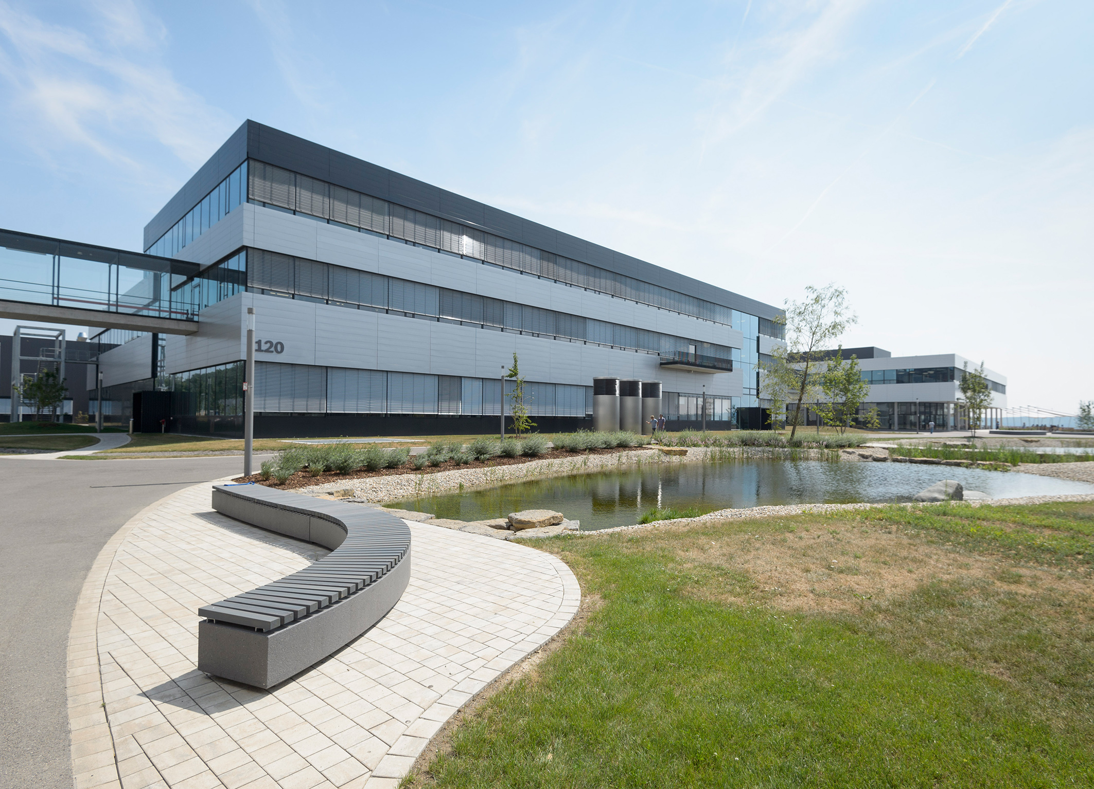 Místo pro technologii a inovaceBosch oficiálně otevírá nové výzkumné centrum v RenningenuKancléřka Merkelová: „Výzkum a inovace jsou zdrojem naší prosperity“