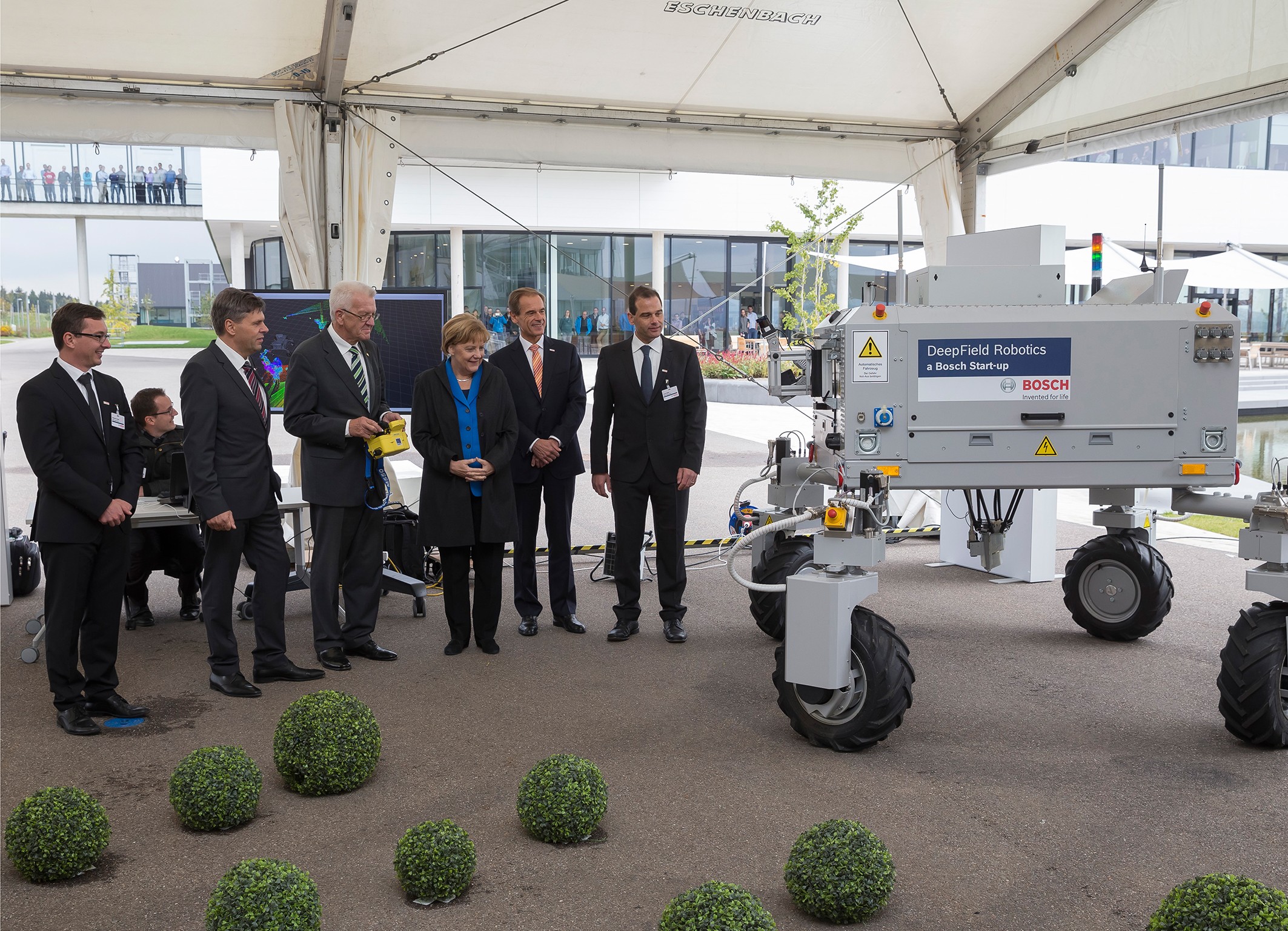 Místo pro technologii a inovaceBosch oficiálně otevírá nové výzkumné centrum v RenningenuKancléřka Merkelová: „Výzkum a inovace jsou zdrojem naší prosperity“