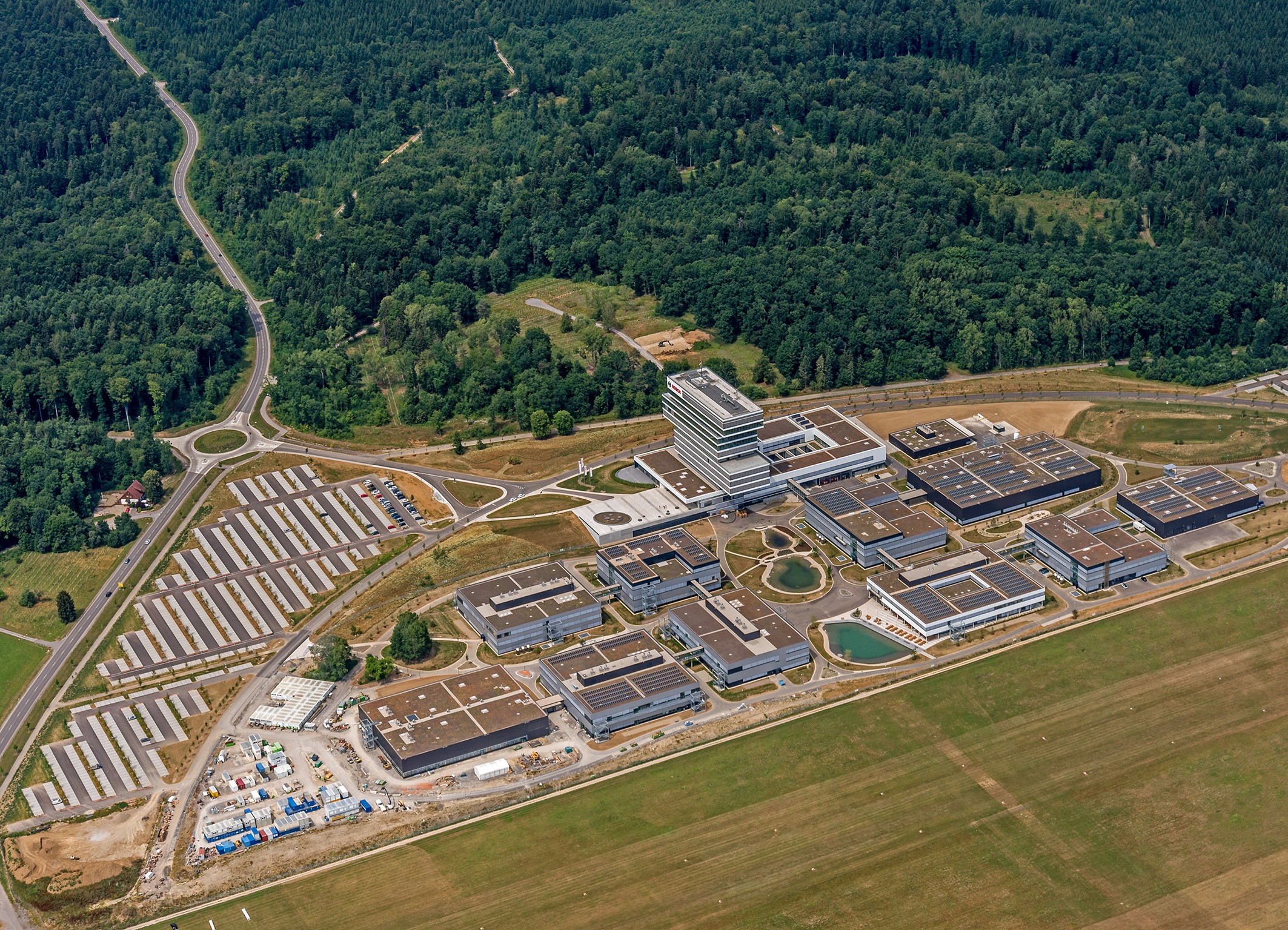 Místo pro technologii a inovaceBosch oficiálně otevírá nové výzkumné centrum v RenningenuKancléřka Merkelová: „Výzkum a inovace jsou zdrojem naší prosperity“