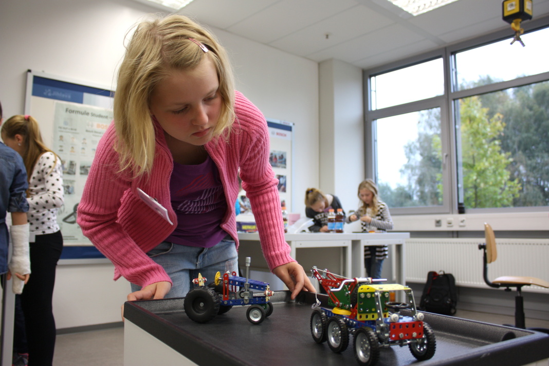 „Girl´s Day“ - skvělá možnost pro dívky k nahlédnutí do světa techniky Bosch Diesel s.r.o. v Jihlavě podporuje dívky v zájmu o technická povolání