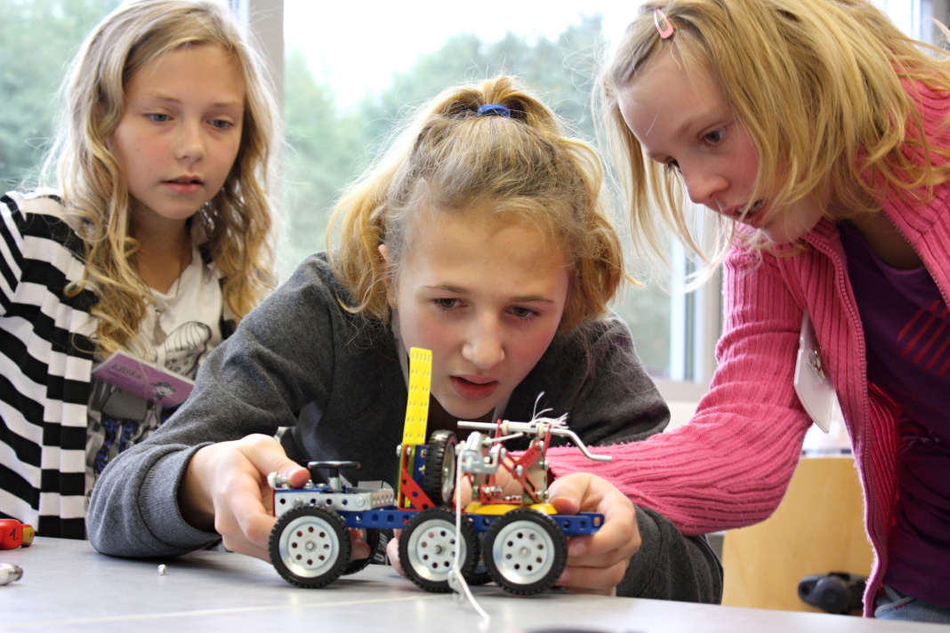 „Girl´s Day“ - skvělá možnost pro dívky k nahlédnutí do světa techniky Bosch Diesel s.r.o. v Jihlavě podporuje dívky v zájmu o technická povolání