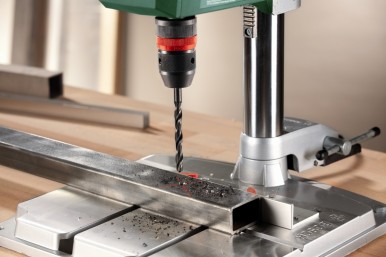 Noua maşină de găurit de banc PBD 40 de la Bosch – compactă, precisă, robustă şi ...