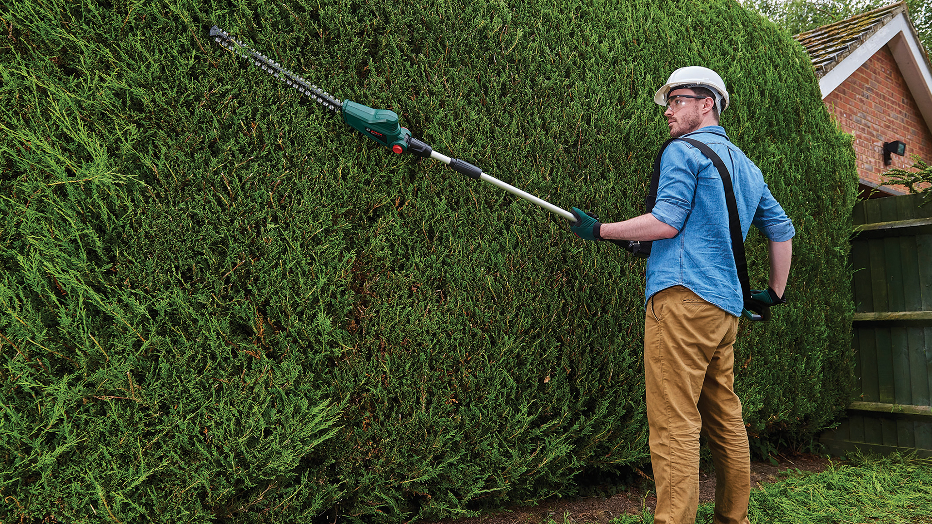 Neu im 18 VoltSortiment für den Garten Heckenschere und Hochentaster