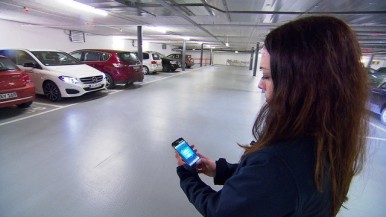 Ohne Fahrer in die Lücke - Vorführung ferngesteuerter Parkassistent