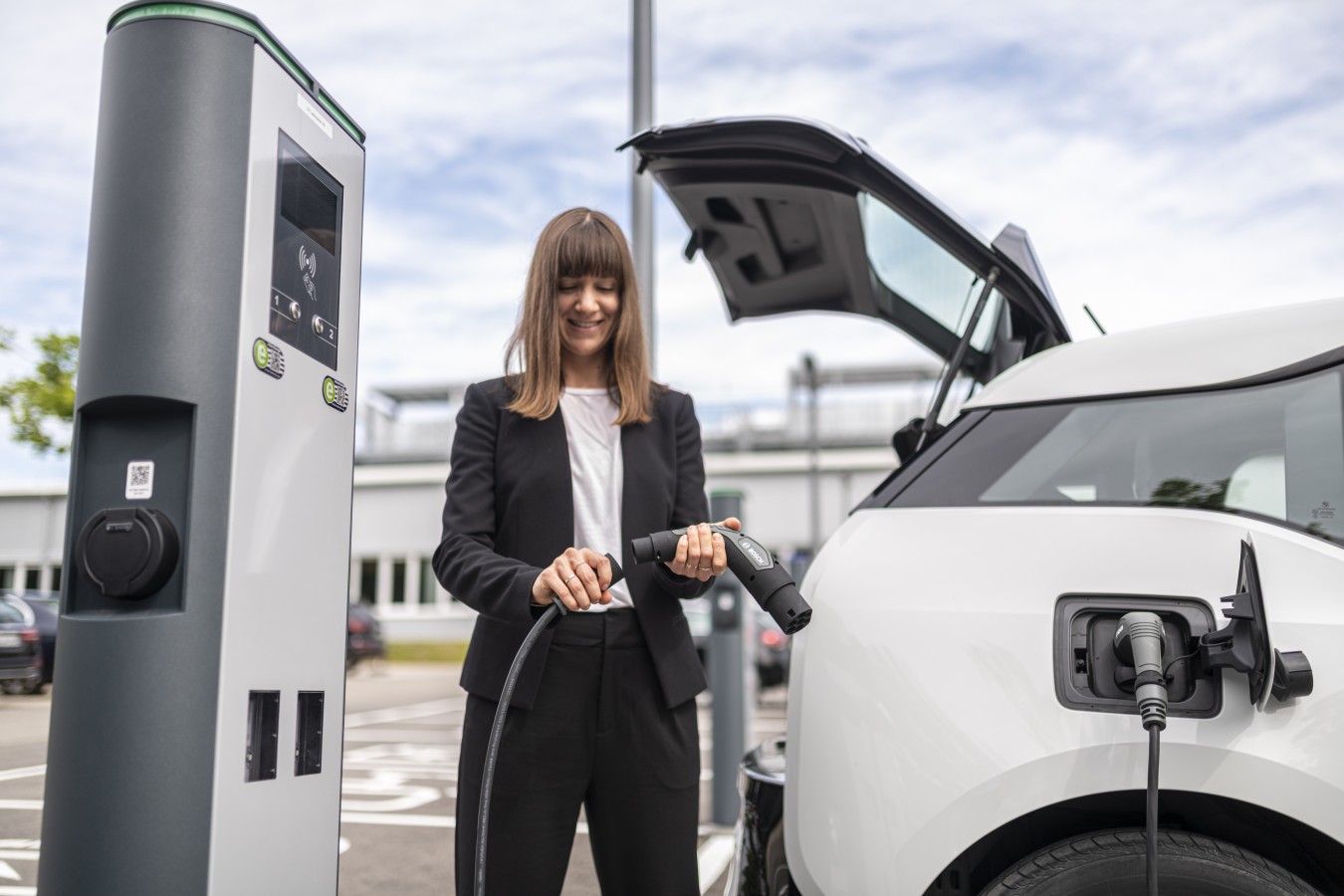 Bosch rezygnuje z ciężkiego kabla do ładowania