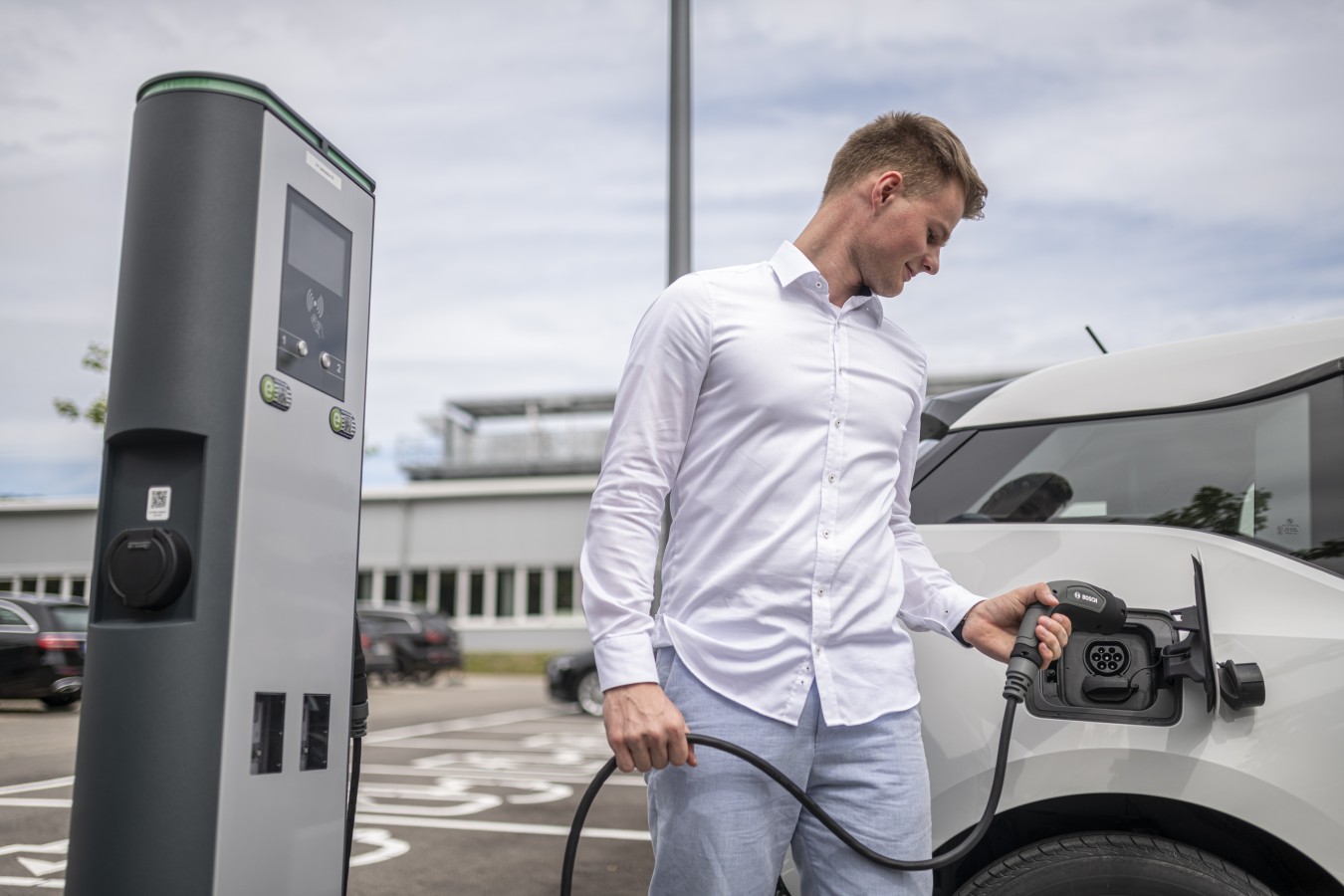 IAA Mobility: przyjazne dla klimatu rozwiązania dla wszystkich rodzajów mobilności – w obszarze elektromobilności Bosch generuje sprzedaż na poziomie ponad miliarda euro 
