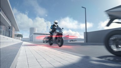 Bosch prezentuje nowy system wspomagania motocyklisty oparty na technologii radarowej