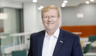 Dr Stefan Hartung