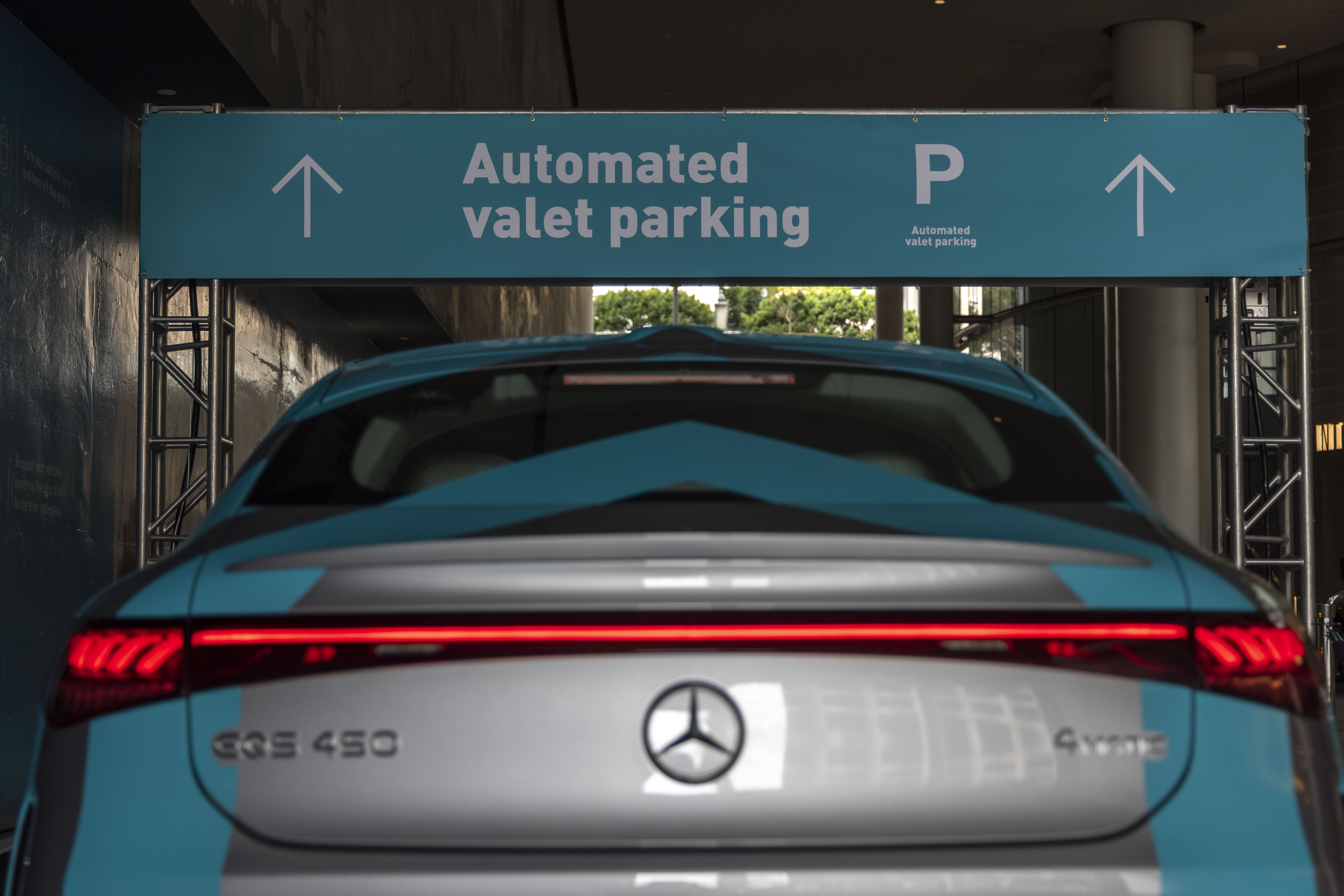 Bosch and Mercedes-Benz showcase automated valet parking at InterContinental Los Angeles Downtown hotel 