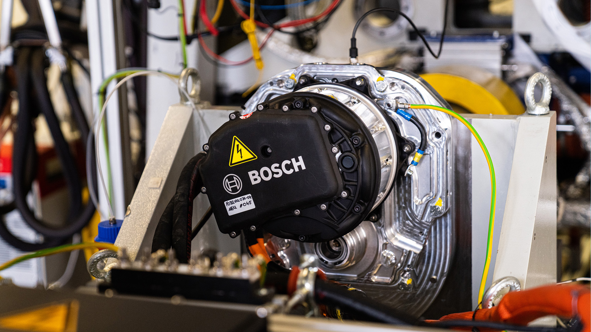 The electric motor (MGU) by Bosch for the LMDh prototypes provides up to 200 kW of power for high performance and reliability.